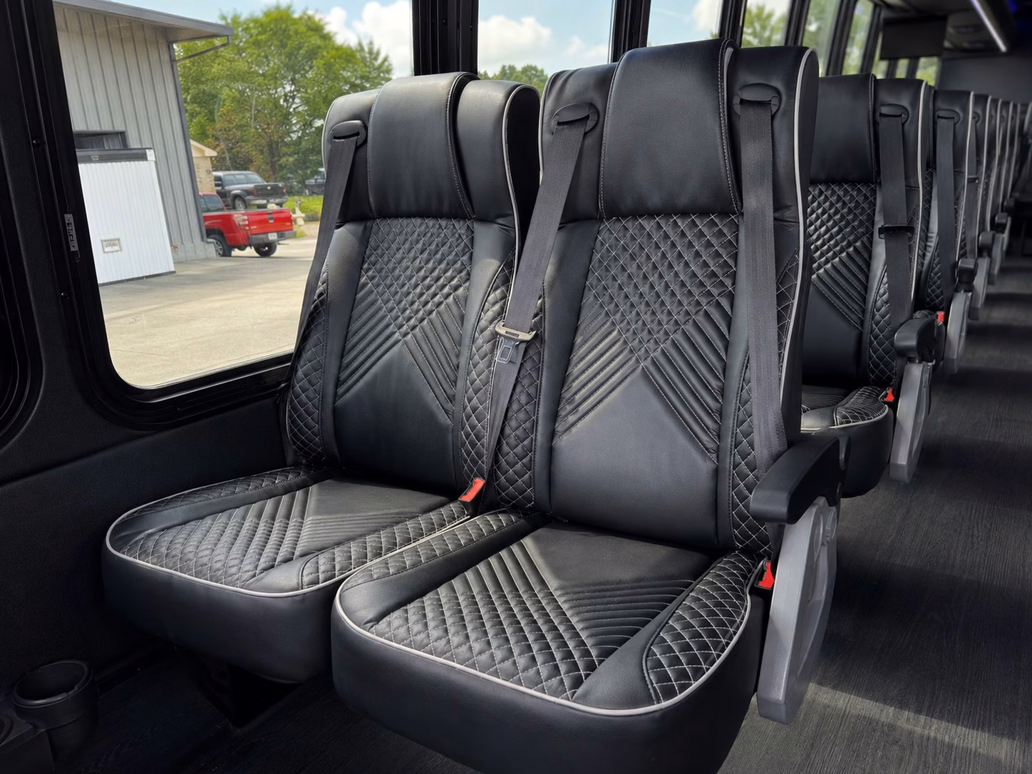 charter buses for large kissimmee prom groups traveling together